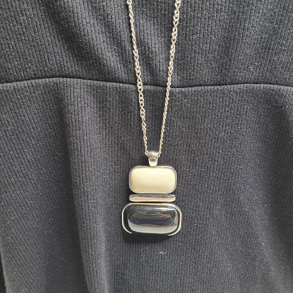 Lia‎ Sophia Long Large Pendant Necklace NWT - Picture 3 of 6